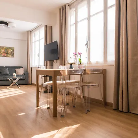 Luxury Art Deco Elegant Escape By Eiffel Tower Apartment *