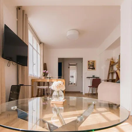 Luxury Art Deco Elegant Escape By Eiffel Tower Apartment *