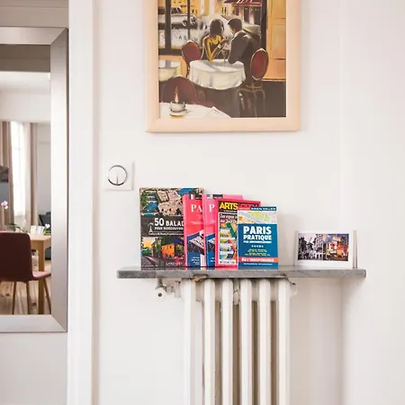 Luxury Art Deco Elegant Escape By Eiffel Tower Apartment