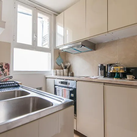 Luxury Art Deco Elegant Escape By Eiffel Tower Apartment *