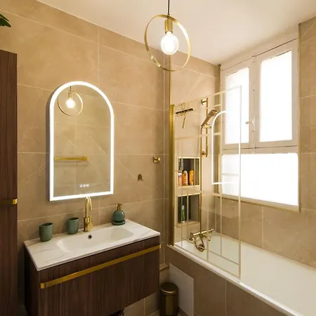Luxury Art Deco Elegant Escape By Eiffel Tower Apartment *