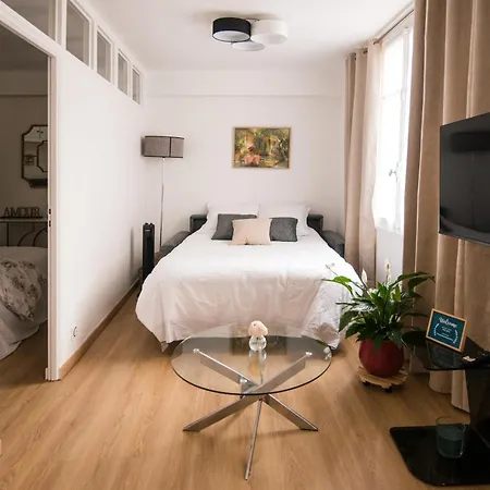 Luxury Art Deco Elegant Escape By Eiffel Tower Apartment Paris