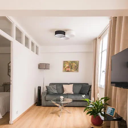 Luxury Art Deco Elegant Escape By Eiffel Tower Apartment