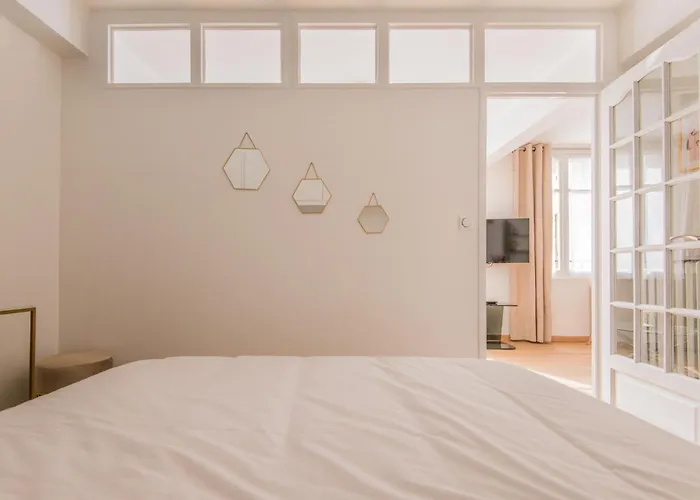 Apartment Luxury Art Deco Elegant Escape By Eiffel Tower *