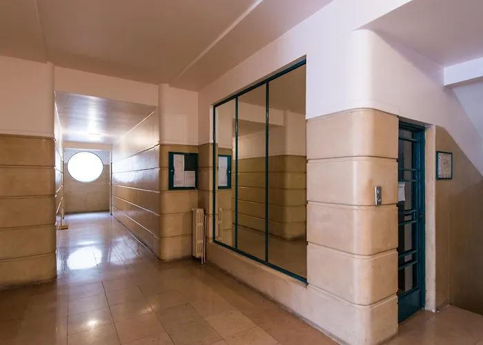 Luxury Art Deco Elegant Escape By Eiffel Tower *